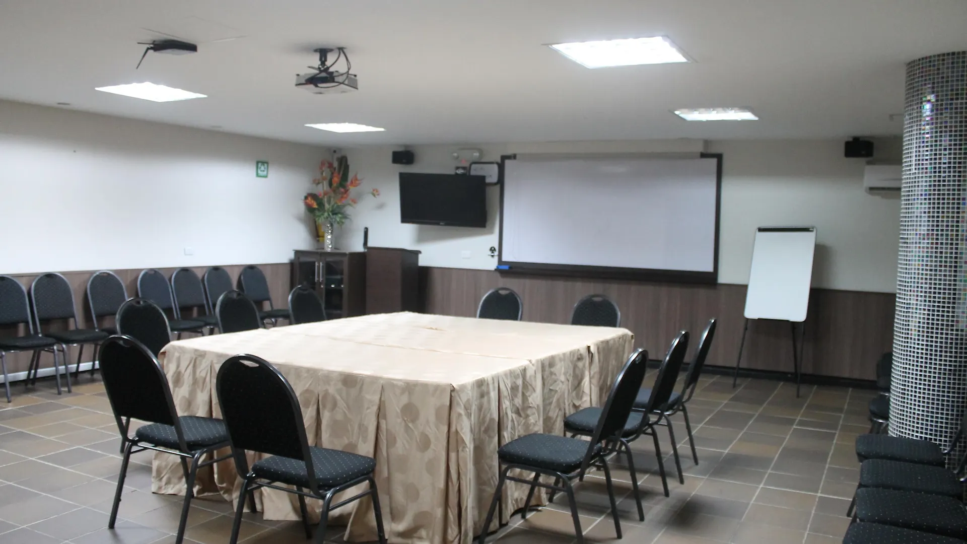 Hotel Acqua Medellín